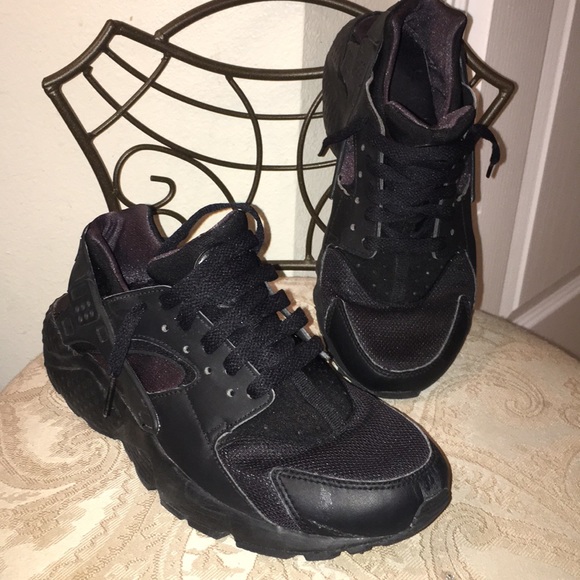 Nike Shoes - Nike Huarache Tennis Shoes 6.5